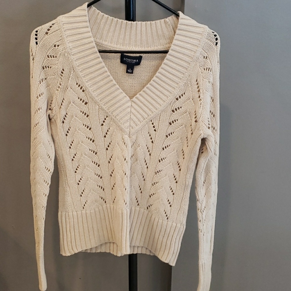 Cute womens cream chunky sweater. Size S.